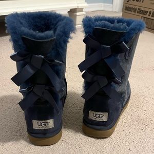 Bailey Bow Uggs, size 7 navy blue